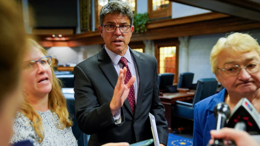 Indiana GOP to Reconvene Over Redrawing of State's Congressional Map