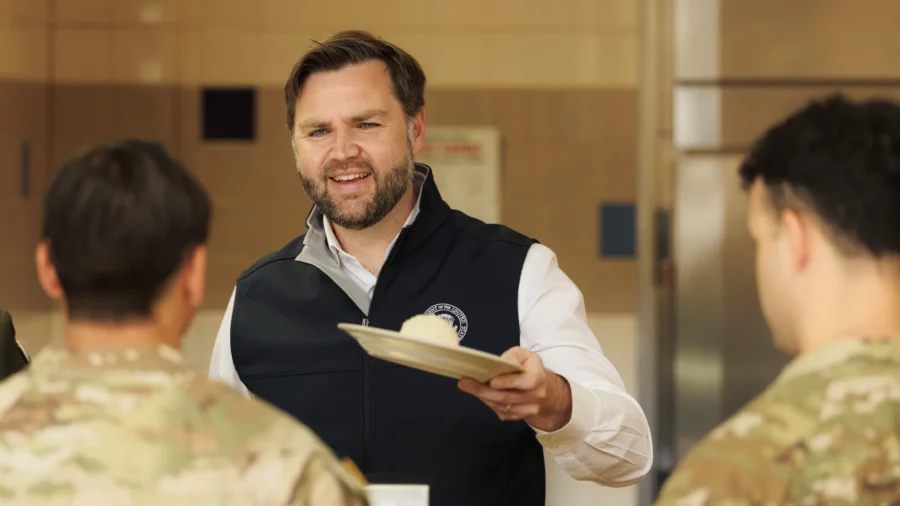 Vance Serves Thanksgiving Meals to Soldiers at Fort Campbell