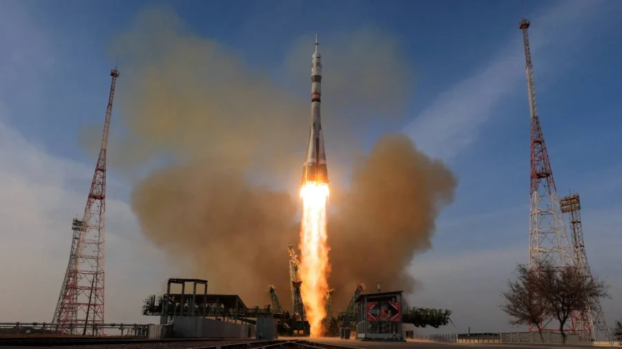 US-Russian Crew of 3 Blasts Off to ISS
