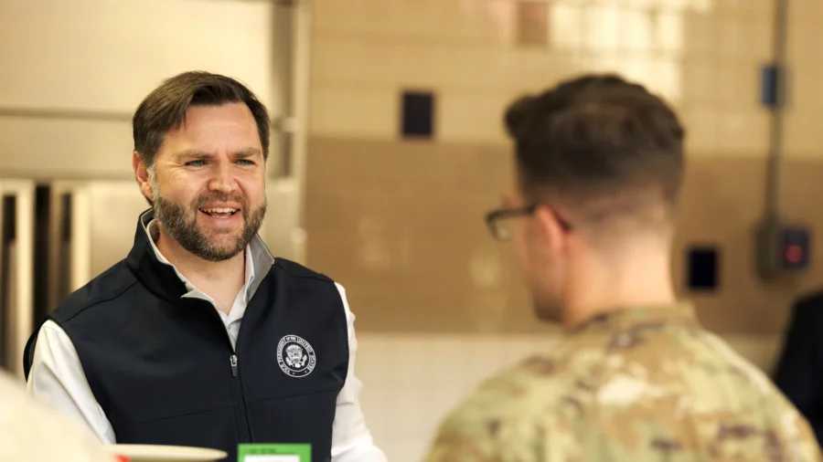 JD Vance Serves Thanksgiving Meals to Fort Campbell Heroes