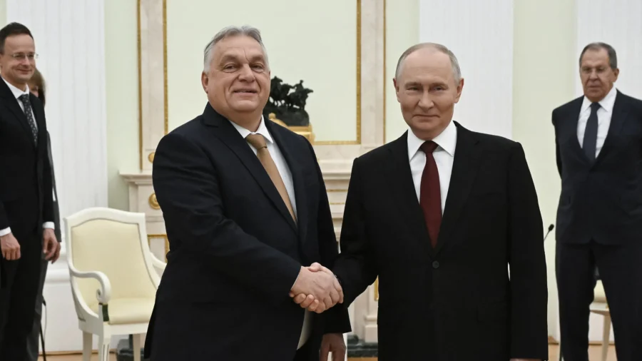 Putin Meets With Hugary's Orban, Says Russia Prefers Budapest for Trump Meeting