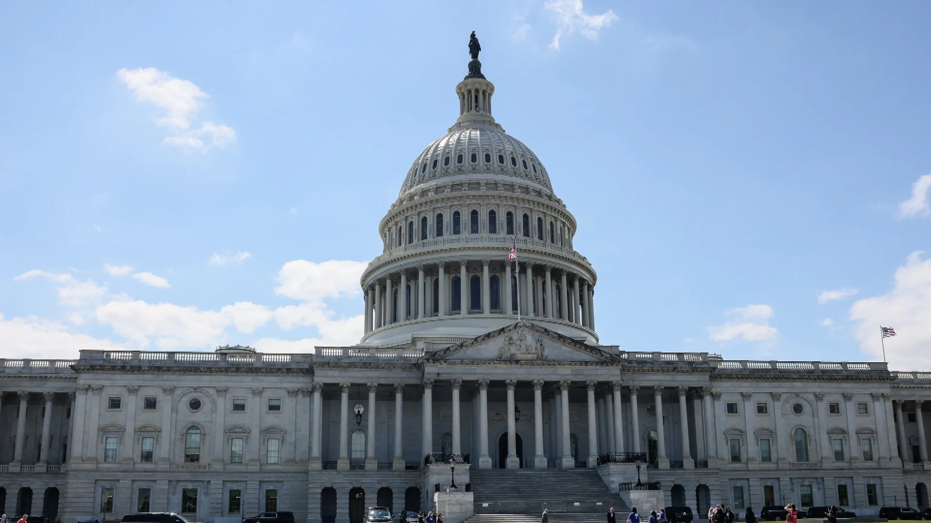 Congressional Leaders Attend Menorah Lighting Ceremony