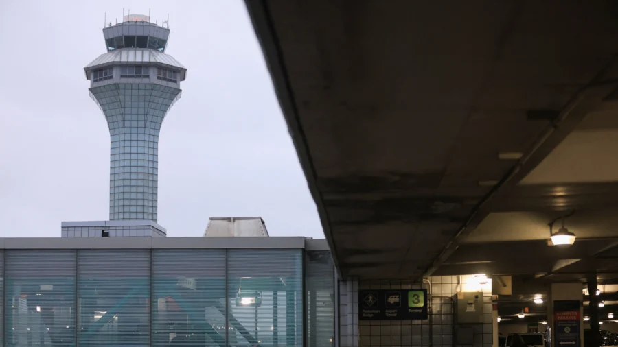 FAA Picks Peraton to Manage $12.5 Billion Air Traffic Control Overhaul