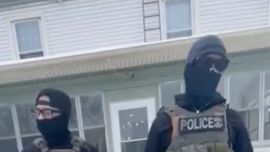 Community Members Confront ICE Outside Residence in Minneapolis