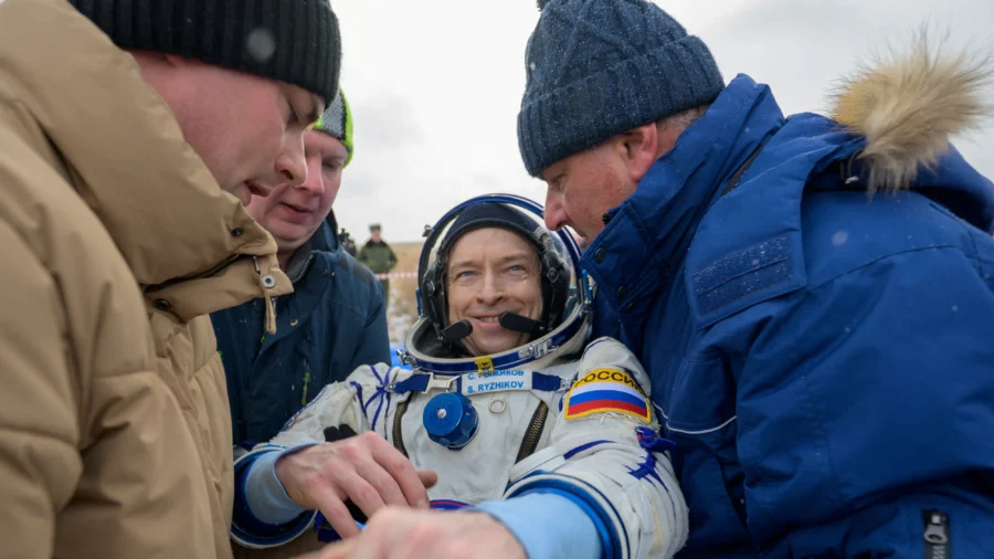 American, 2 Russians Return to Earth After 8 Months Aboard ISS