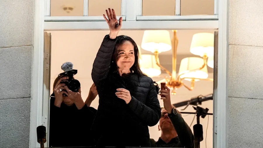 Venezuela’s Machado Defies Travel Ban, Arrives in Oslo Hours After Nobel Peace Ceremony