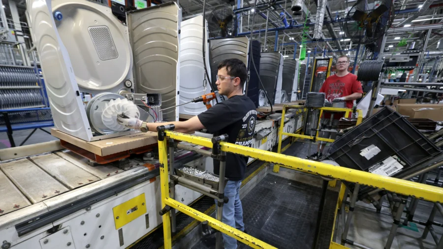 Tax Cuts in ‘Big Beautiful Bill’ Will Drive Demand in 2026, Manufacturers Expect Growth: Expert