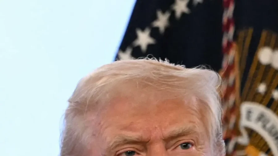 Trump Wishes US Service Members a Merry Christmas