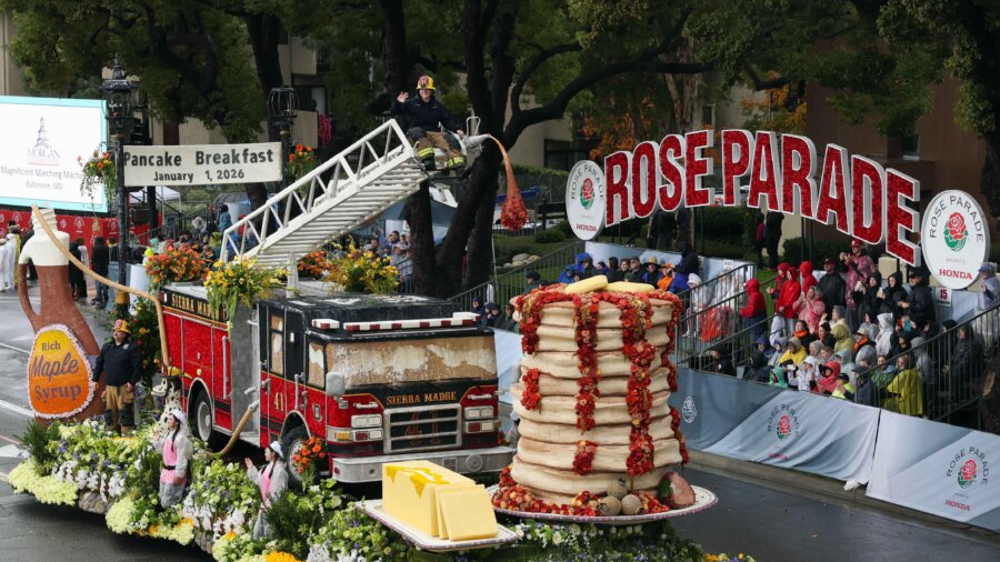 Rose Parade Marches On in First Rain in 20 Years