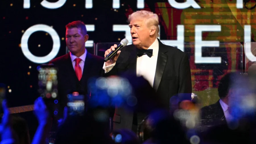 Trump Auctions 'Jesus of Nazareth' Painting for $2.75 Million