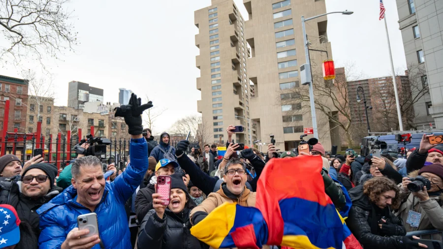 Venezuelans Outside NYC Courthouse Celebrate Maduro Arraignment