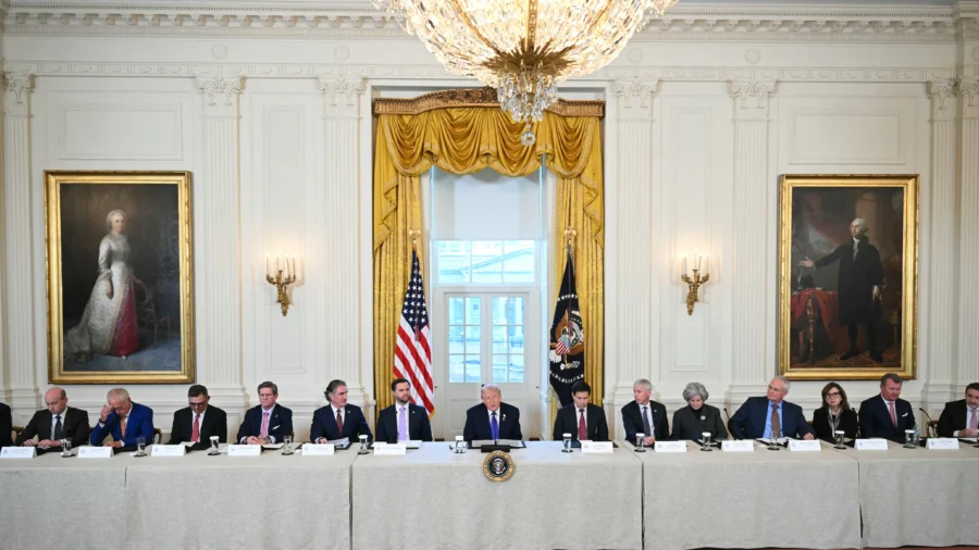 Trump Says Oil Companies Will Spend $100 Billion in Venezuela
