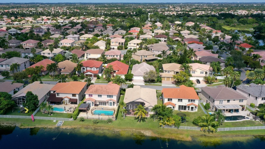 Mortgage Rates Slip Below 6 Percent for First Time Since August 2022