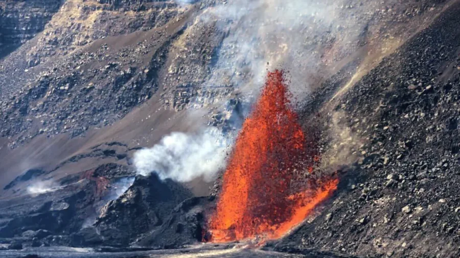 Lava Flows as Hawaii's Kilauea Volcano Erupts