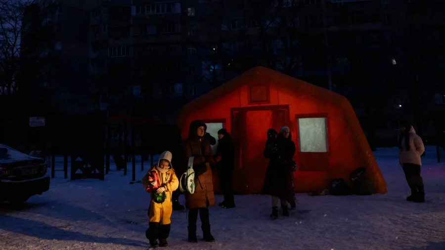Thousands Left Without Heating in Ukraine as Russia Bombards Energy Grid