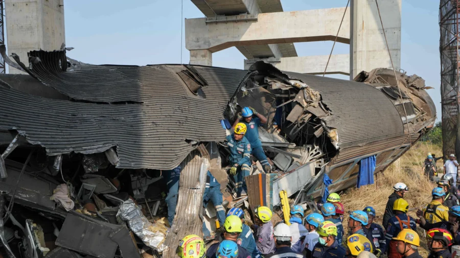 Crane Falls on Train in Thailand During China-Backed Railway Project, Killing at Least 32