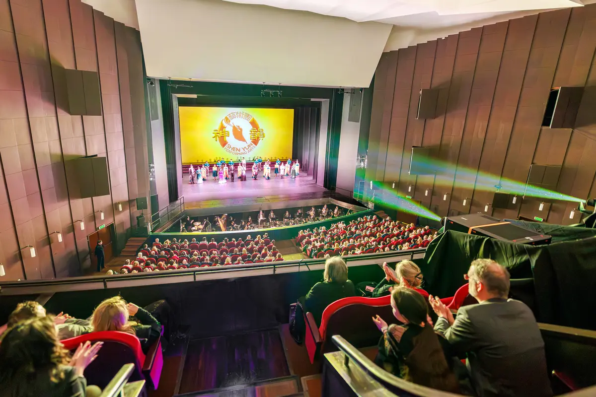 On the evening of Jan. 9, 2026, Shen Yun Performing Arts presented its first local performance of the year to a sold-out audience at the Grand Theatre in Łódź, Poland. (Zhang Qingyao/The Epoch Times)