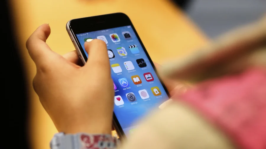 New Report Grades States on Phone-Free School Laws