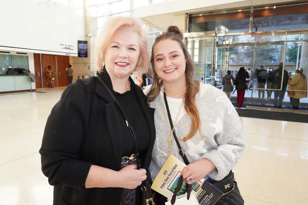 Danielle Alfano (left), who saw Shen Yun at the Eisemann Center in Dallas, Texas, on Jan 18, 2026. (Sonia Wu/The Epoch Times)