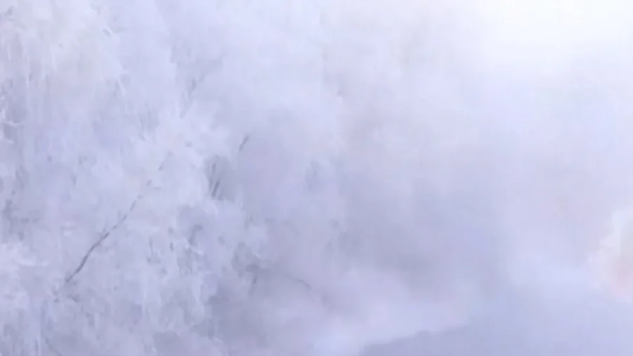 Paddleboarders Traverse Ob River in Siberia at Temperatures Approaching -40 Celsius