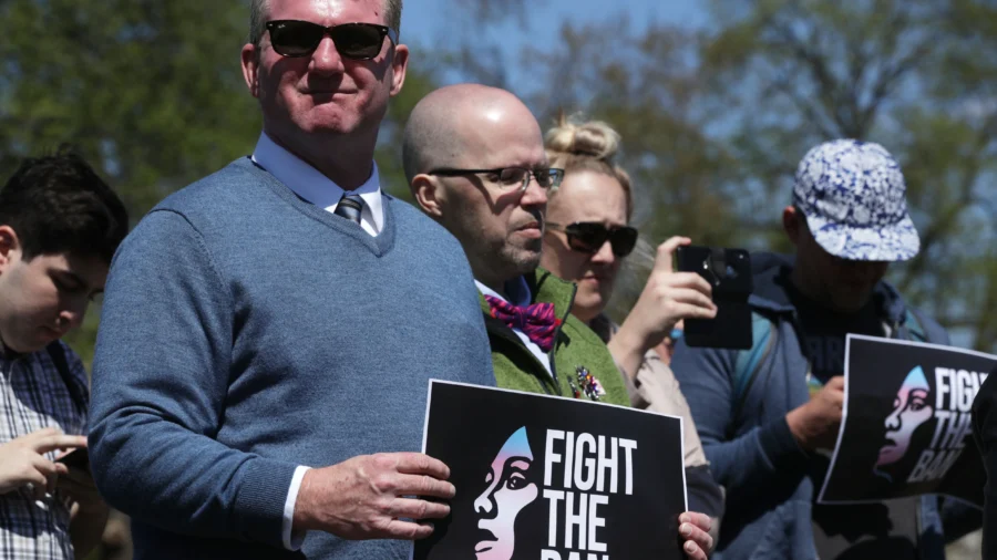 Appeals Court Hears Case Challenging Ban on Troops With Gender Dysphoria