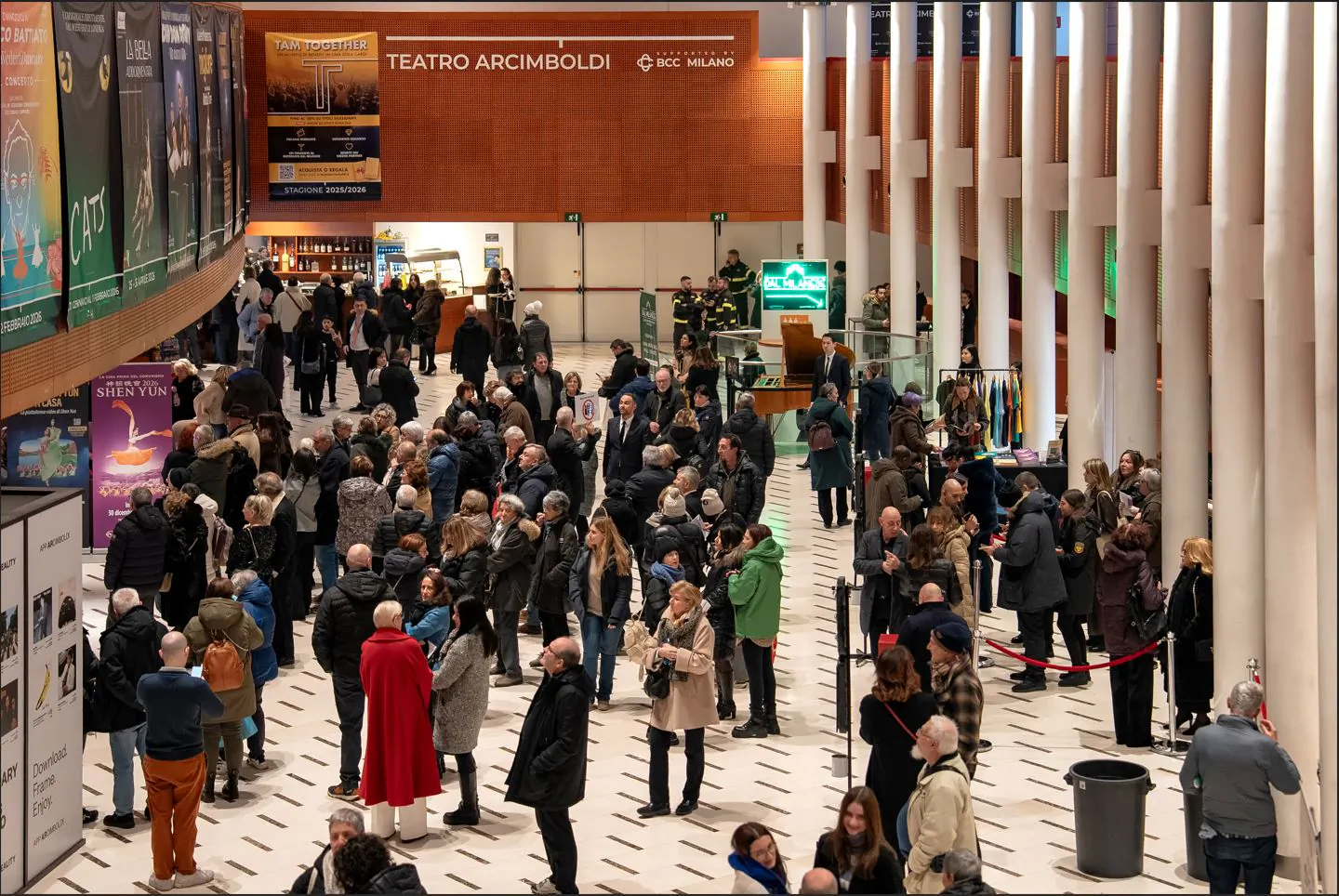 Shen Yun Draws Crowds in Milan: Top Movie Star Finds Inspirations for Life