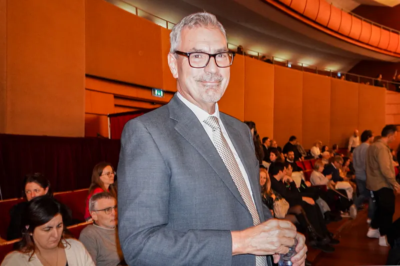 On the evening of Jan. 16, 2026, Rino Grice, the orchestra director and principal conductor, attended the fourth performance of Shen Yun New York Company at the Teatro Arcimboldi in Milan. (Lin Nanyu/The Epoch Times)
