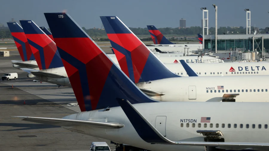 Delta Air Lines Urges Travelers to Rebook as Winter Storm Threatens Weekend Flights