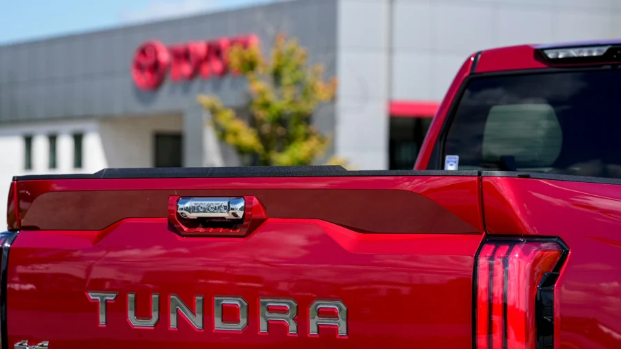Toyota Recalls 162,000 Trucks Over Faulty Screens