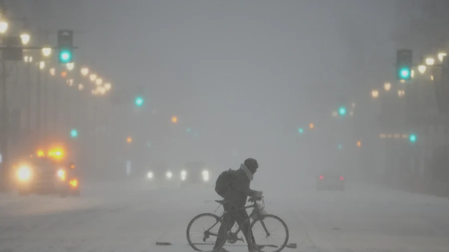 Massive Winter Storm Hits US With Heavy Snow, Ice, and Power Outages in Multiple Cities