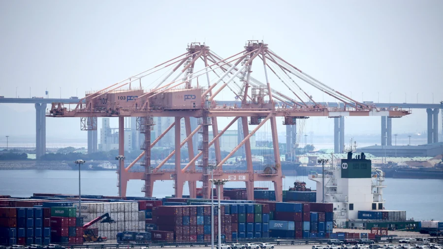 Trump Says Reciprocal Tariffs on South Korea Will Be Raised to 25 Percent