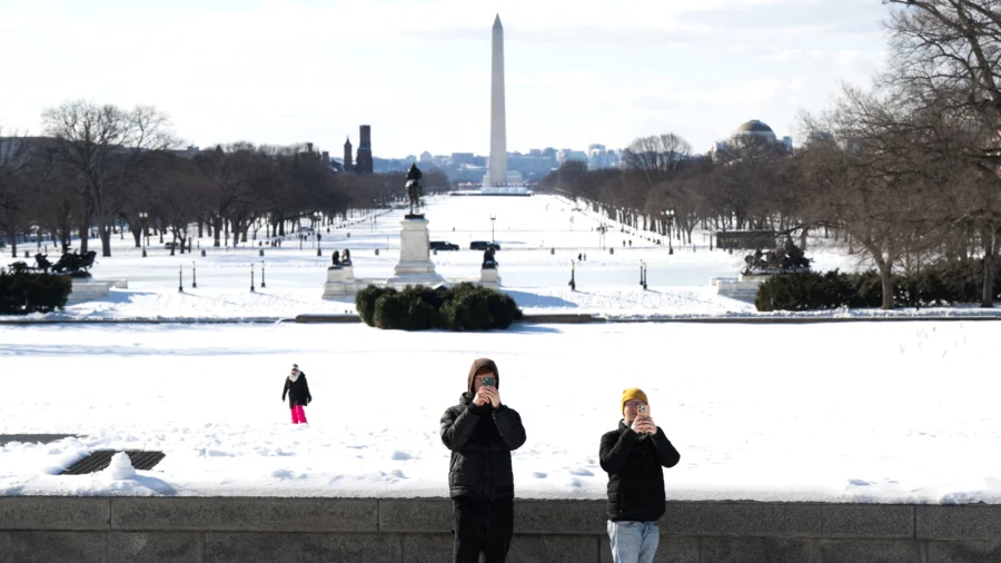 DC Area Sees Historic Snowfall From Winter Storm