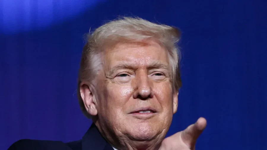 Trump Lauds US Economy as He Delivers Midterm Remarks in Iowa