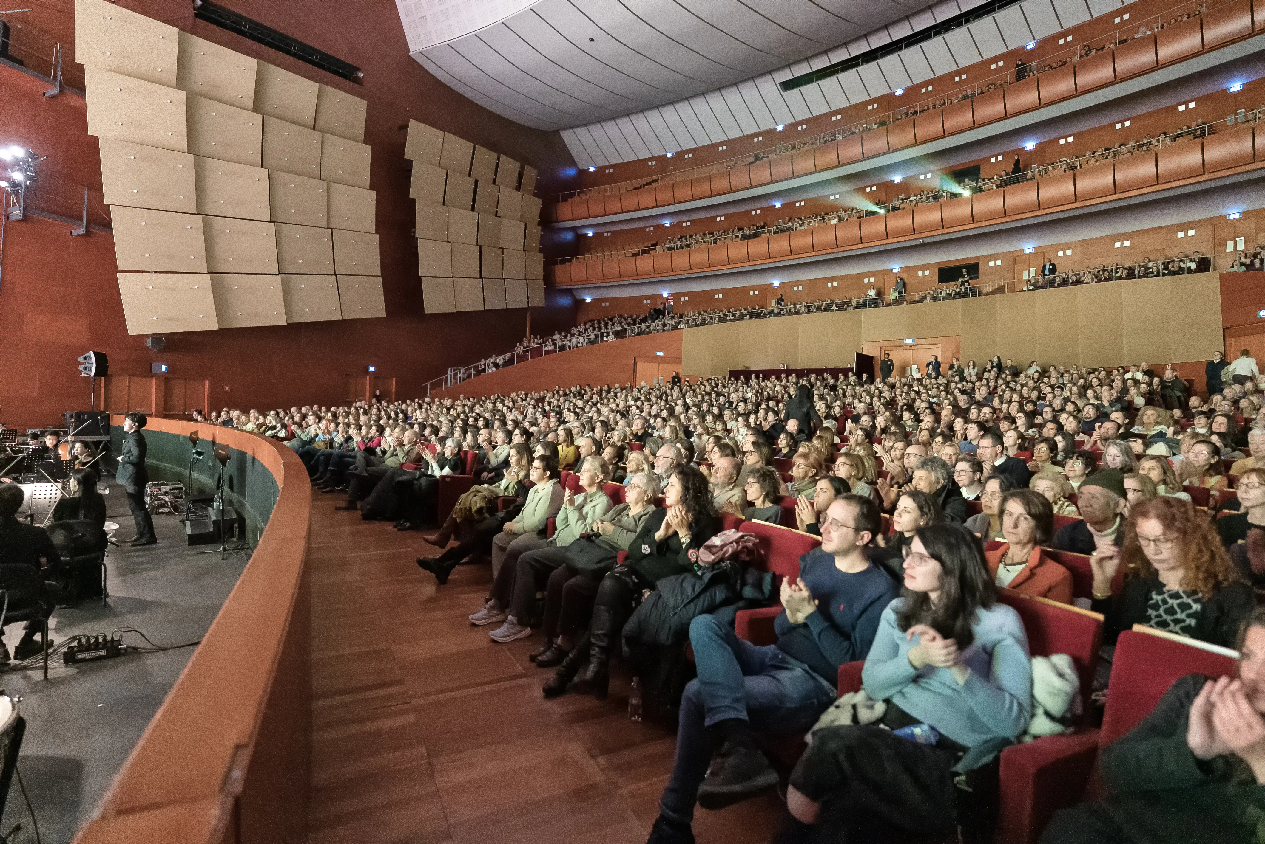 At Milan 14th Sold-Out Performance: Government Official Says Shen Yun Is ‘Extraordinarily Beautiful’