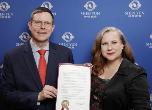 Britney Hazzard (R), the deputy city clerk of La Mesa, presented Shen Yun Performing Arts with a proclamation at the California Center for the Arts on Jan. 28, 2026. (NTD)