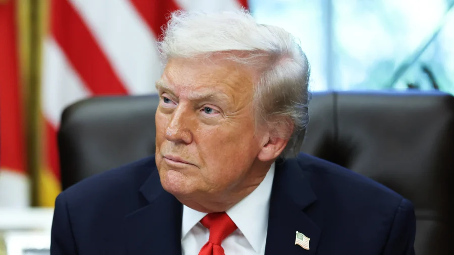 Trump Plans Iran Talks as Officials Lose Residence Privileges