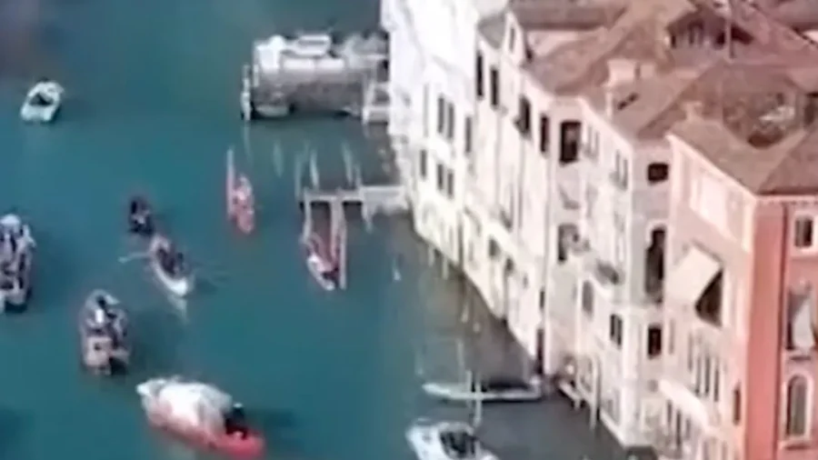 Venice’s Grand Canal Hosts Colorful Water Parade to Mark Start of Carnival