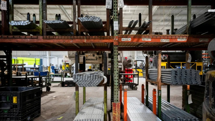 US Factory Output Rises to Near 4-Year High as Manufacturing Rebounds