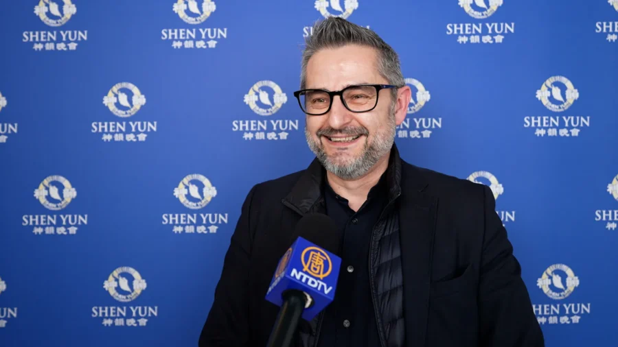 Shen Yun Praised in Paris for Bringing Hope Amid Chaos