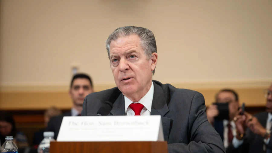 CCP Waging ‘War on God’ in Persecuting Faith: Former US Ambassador