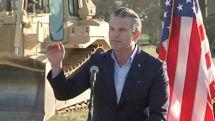 Hegseth Hosts Reenlistment Ceremony for National Guard at Washington Monument