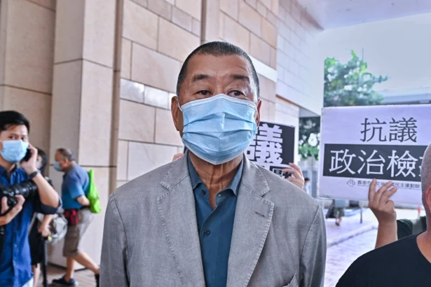 Jimmy Lai outside West Kowloon Magistrates’ Court in Hong Kong, on Sept. 18, 2020. (Sung Pi-lung/The Epoch Times)