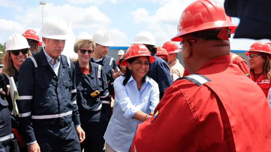 US Energy Secretary Tours Venezuelan Oil Facility