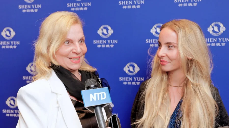 Theater Director Captivated by Shen Yun