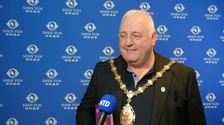 Lord Mayor of Stoke-on-Trent Thanks Shen Yun for an ‘Exhilarating’ Performance