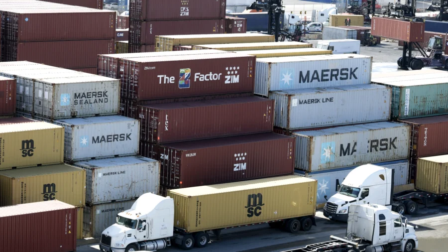 Panelists: Trump Buying Time to Find Resolution With 10 Percent Global Tariff