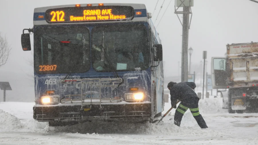 Connecticut Governor Provides a Weather Briefing
