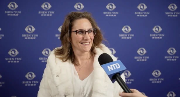Céline Henry enjoyed Shen Yun at the Théâtre de Beaulieu in Lausanne on Feb. 20, 2026. (NTD)