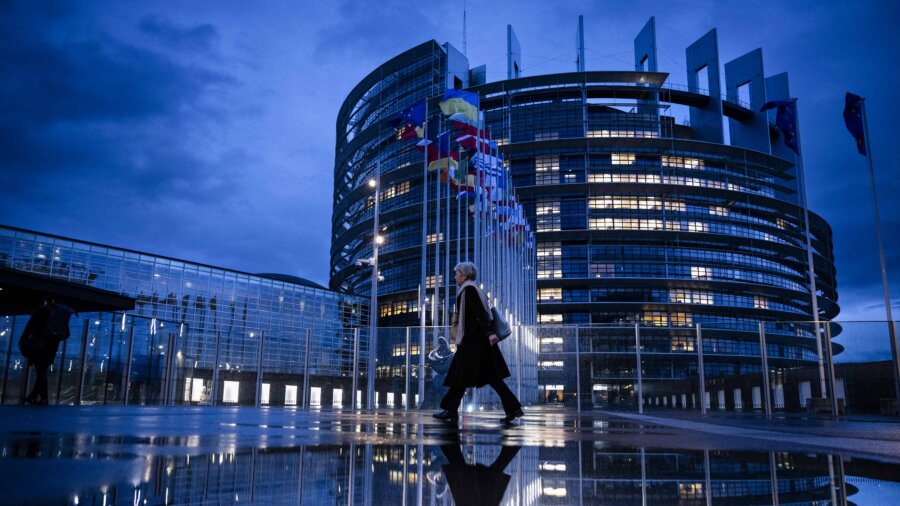 EU Pauses US Trade Deal After Trump Announces 15 Percent Global Tariff
