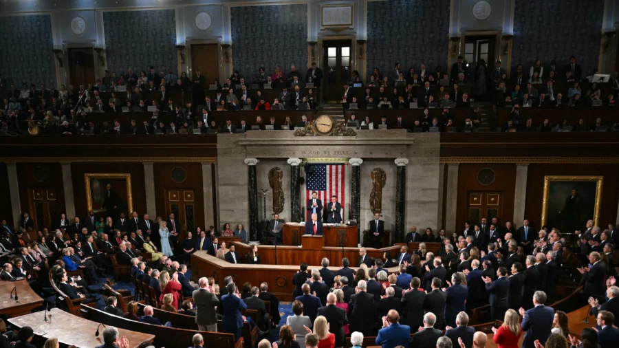 Trump Tells Members of Congress to Stand If They Believe Government’s First Duty Is Protecting US Citizens